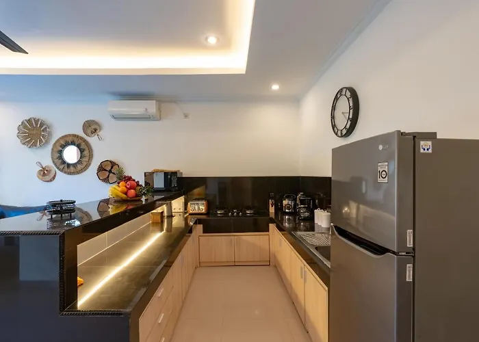 Vast 5bd With Garden And Private Pool 250m To *
